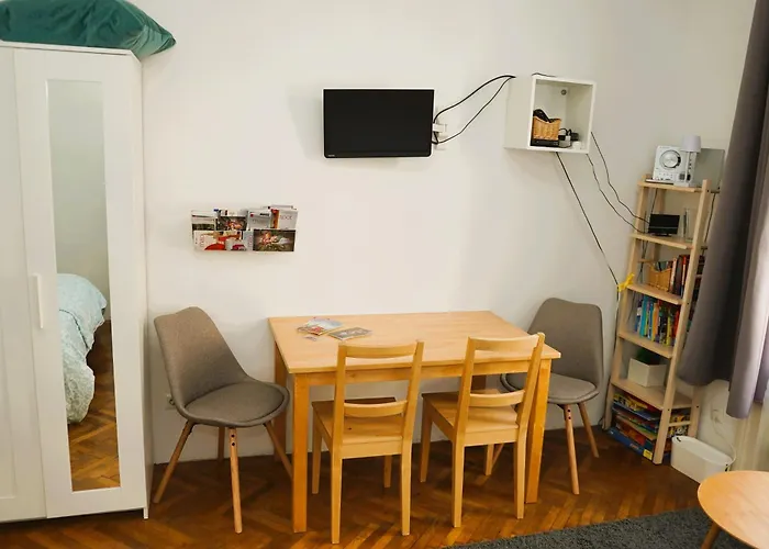 Cozy&Quiet Apartment Near Schoenbrunnpalace *